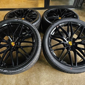 포르쉐 마칸 EV 일렉트릭 GTS 신형 스타일 22인치 신품휠타이어 이미지