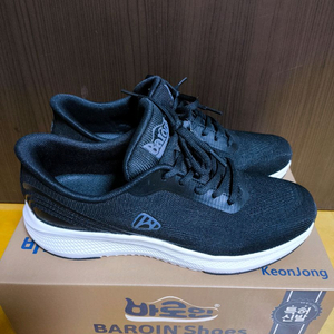 (새상품)265사이즈 런닝화 신기 편한 특허 운동화 프로월드컵