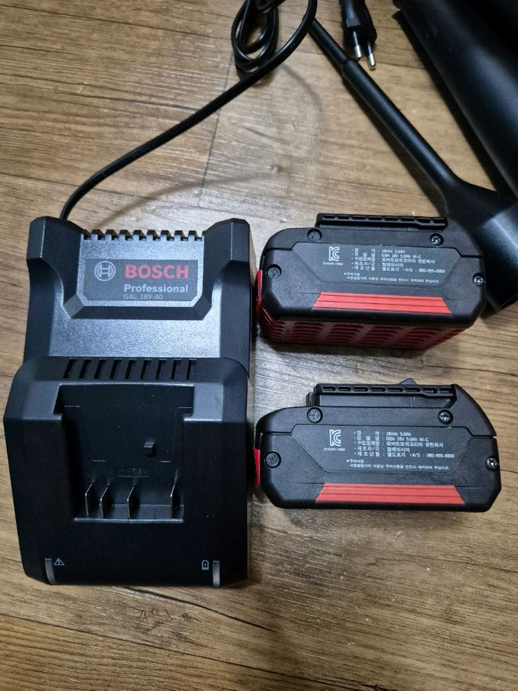 보쉬송풍기gbl 18v-120 5ah배터리 2개 이미지