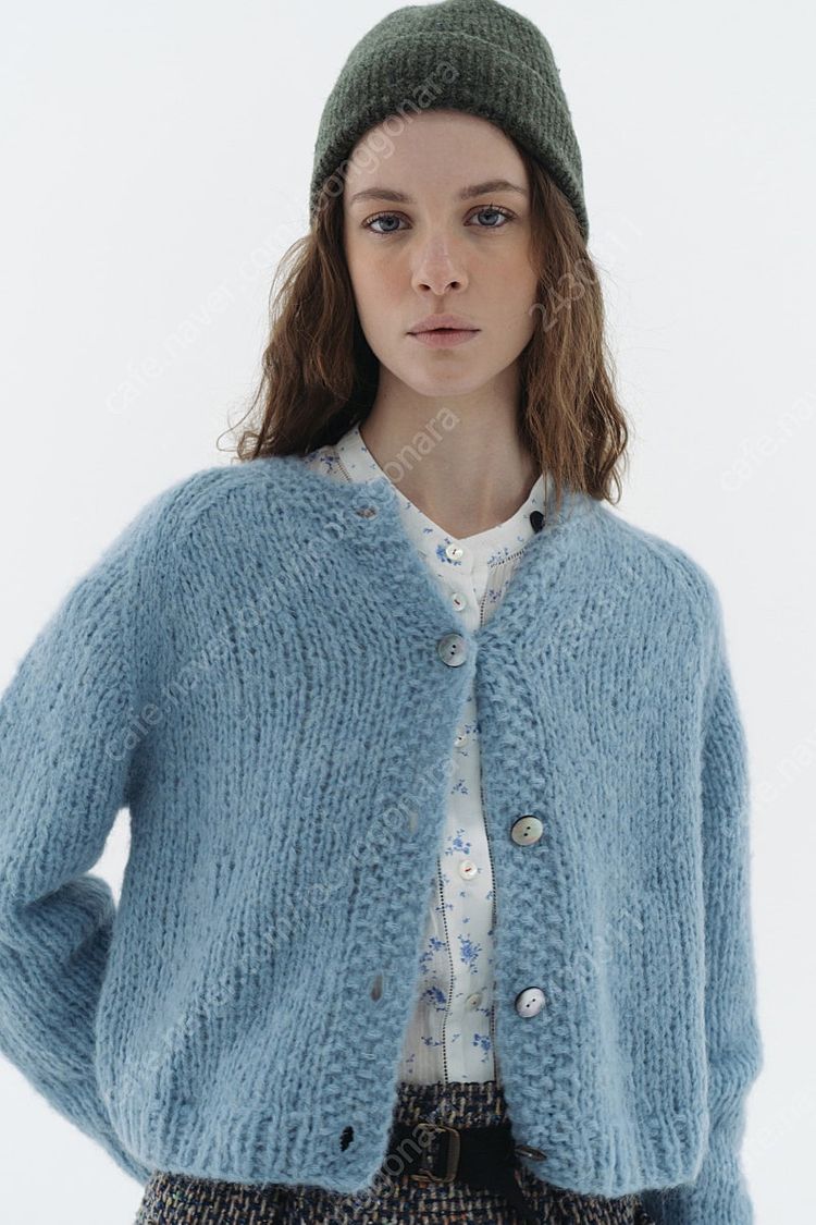 VIA PLAIN 비아플레인 비아 샐리 핸드메이드니트 금새록 착용--1