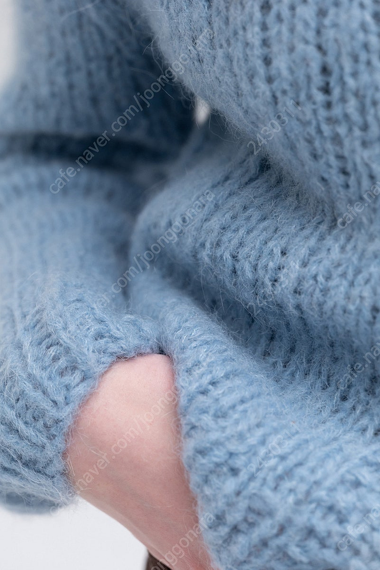 VIA PLAIN 비아플레인 비아 샐리 핸드메이드니트 금새록 착용--7