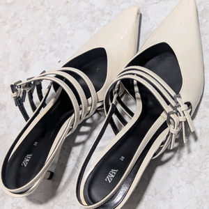 자라 스틸레토 에나멜 힐 240사이즈