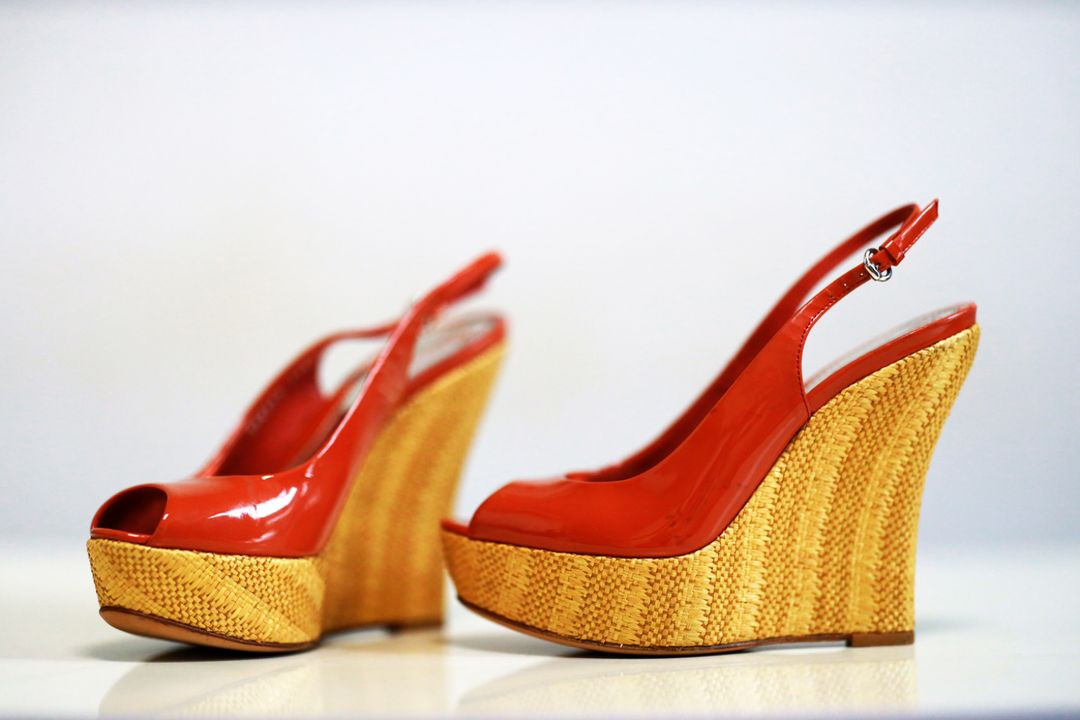 정품 GUCCI 구찌 코랄 페이던트 레더 라피아 웨지힐 이미지