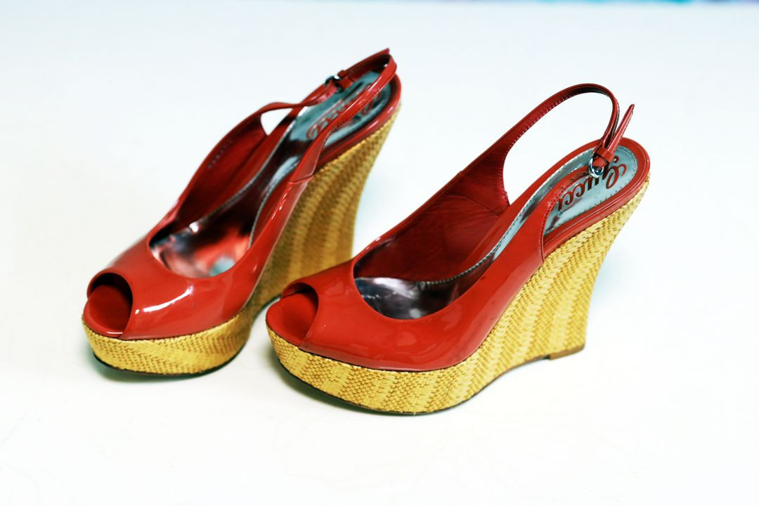 정품 GUCCI 구찌 코랄 페이던트 레더 라피아 웨지힐 이미지