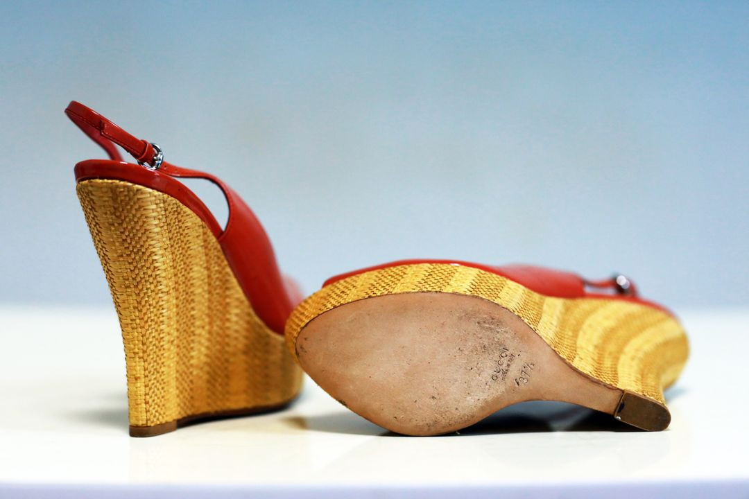 정품 GUCCI 구찌 코랄 페이던트 레더 라피아 웨지힐 이미지