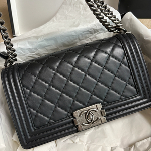 샤넬 보이백 뉴미듐 빈티지은장