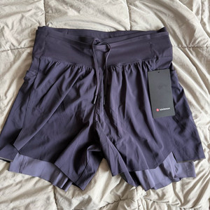 룰루레몬 패스트 앤 프리 멀티 포켓 러닝 쇼츠 m 새상품 판매합니다.