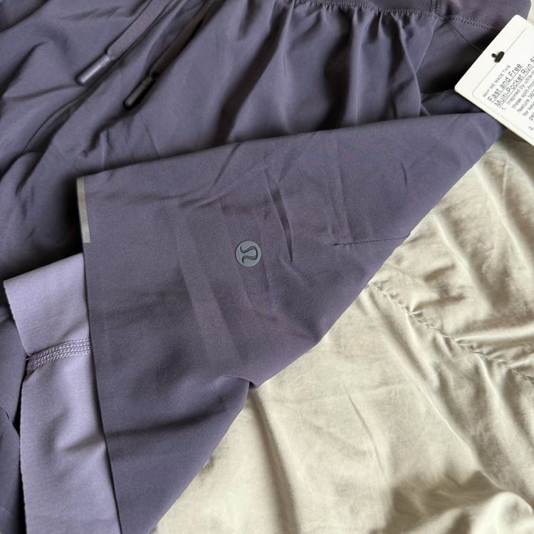 룰루레몬 패스트 앤 프리 멀티 포켓 러닝 쇼츠 m 새상품 판매합니다.--2