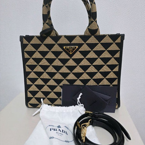 프라다 심볼백 이미지