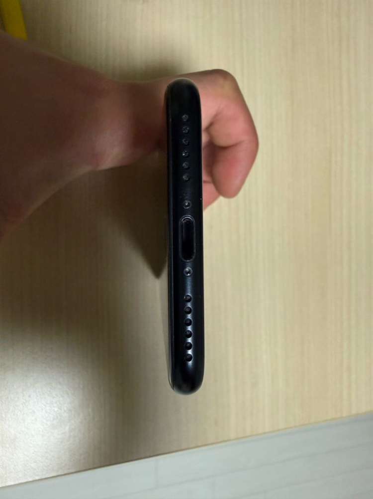 아이폰 se2 128GB 판매합니다--4