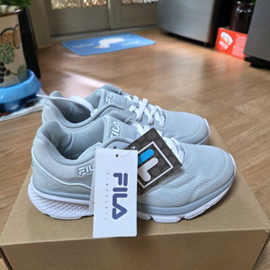 새상품)휠라 초경량 워킹화