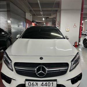 벤츠 GLA 45 AMG 4매틱