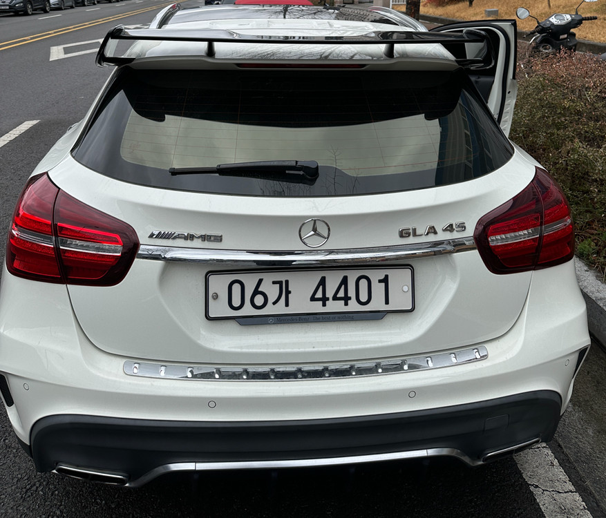 벤츠 GLA 45 AMG 4매틱--6