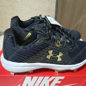 언더아머 징 야구화 새제품