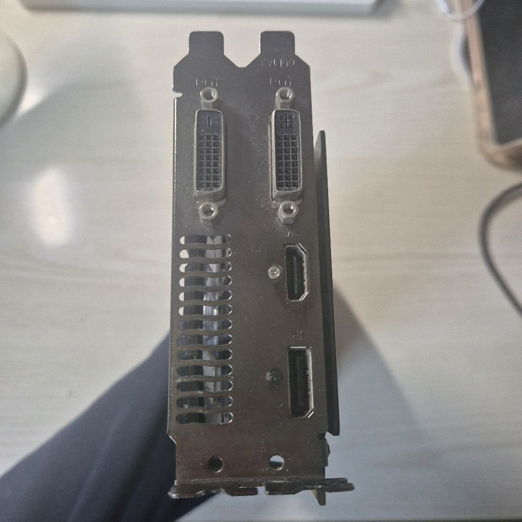 고장 부품용 그래픽카드 팝니다. 라데온 R9 370x(2GB)--1