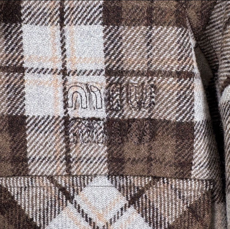 [40] 미우미우 여성 로고 체크 크롭 블루종 자켓 코코아 브라운--5