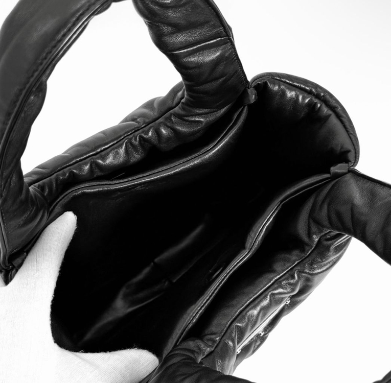 [M] 프라다 패디드 패딩 소프트 패딩 니파 레더 백 토트백 미디움 블랙--7