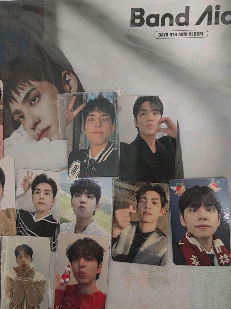 데이식스 원필 포카 포스터 일괄(사진뒤에) 이미지