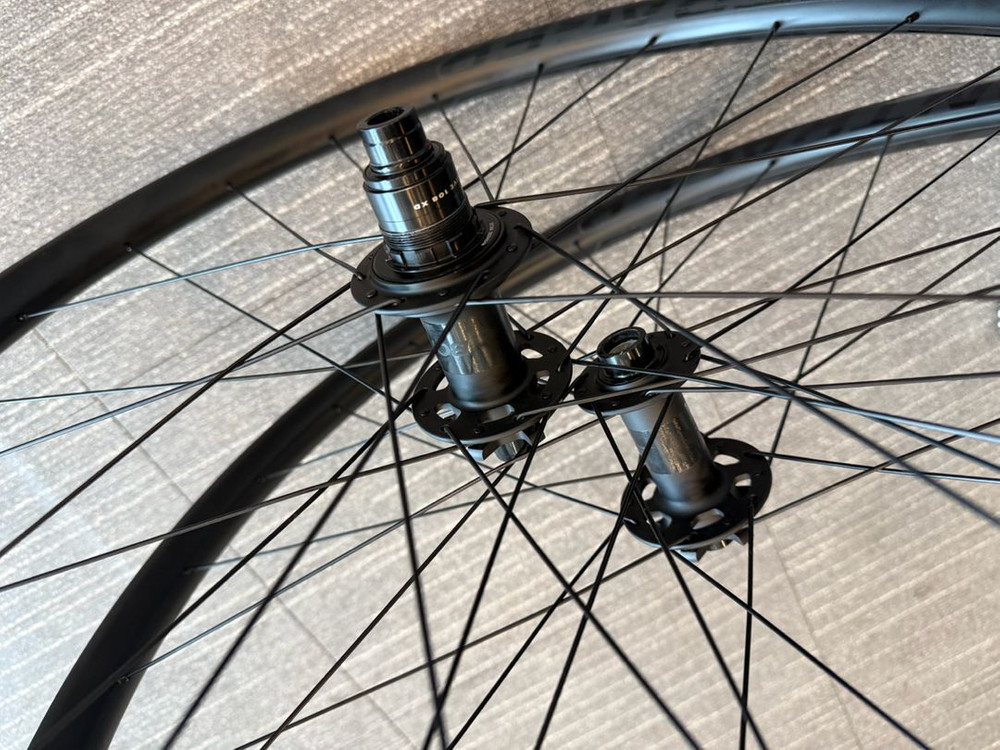 트렉 본트레거 코비 엘리트30 29인치 엠티비 카본휠셋--2