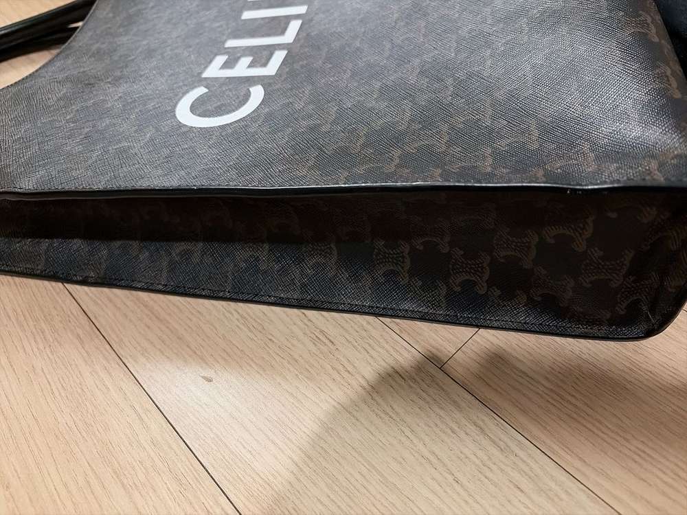 셀린느 버티컬 카바스 토트백 미디엄 이미지