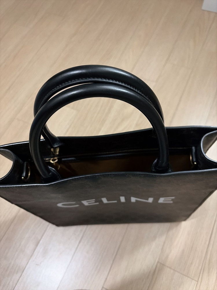 셀린느 버티컬 카바스 토트백 미디엄 이미지