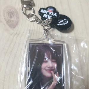 안유진 포카 키링 이미지