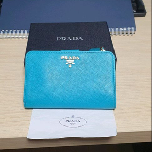 프라다 사피아노 반지갑/지갑 새상품급 정품(감정O)구찌프라다루이비통디올고야드샤넬셀린느보테가생로랑발렌시아가버버리가방