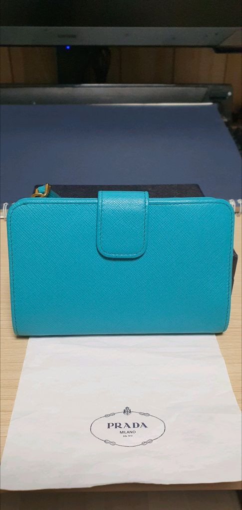 프라다 사피아노 반지갑/지갑 새상품급 정품(감정O)구찌프라다루이비통디올고야드샤넬셀린느보테가생로랑발렌시아가버버리가방--2