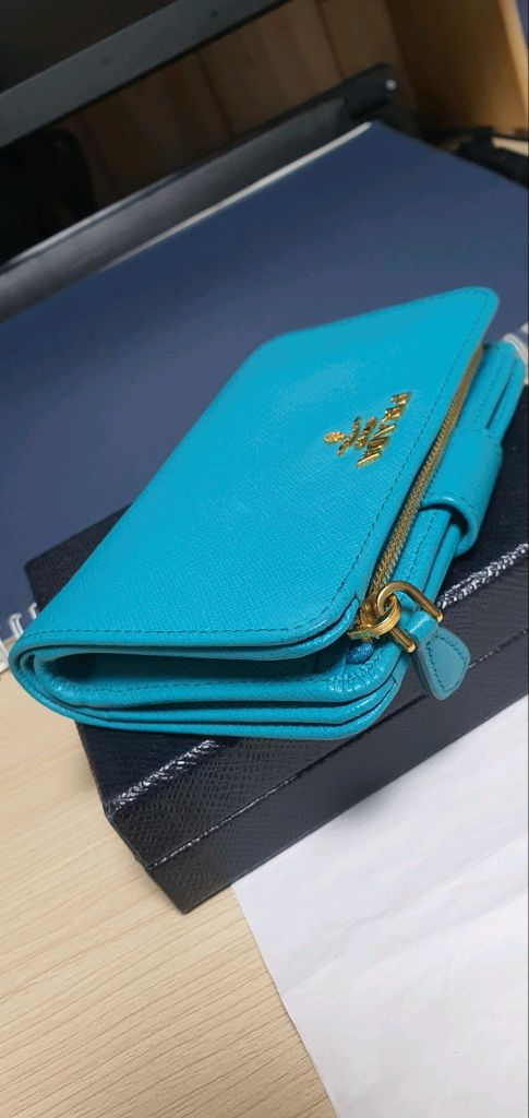 프라다 사피아노 반지갑/지갑 새상품급 정품(감정O)구찌프라다루이비통디올고야드샤넬셀린느보테가생로랑발렌시아가버버리가방--5