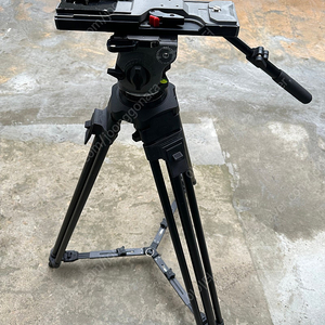 이태리 카토니 cartoni 삼각대와 유압헤드