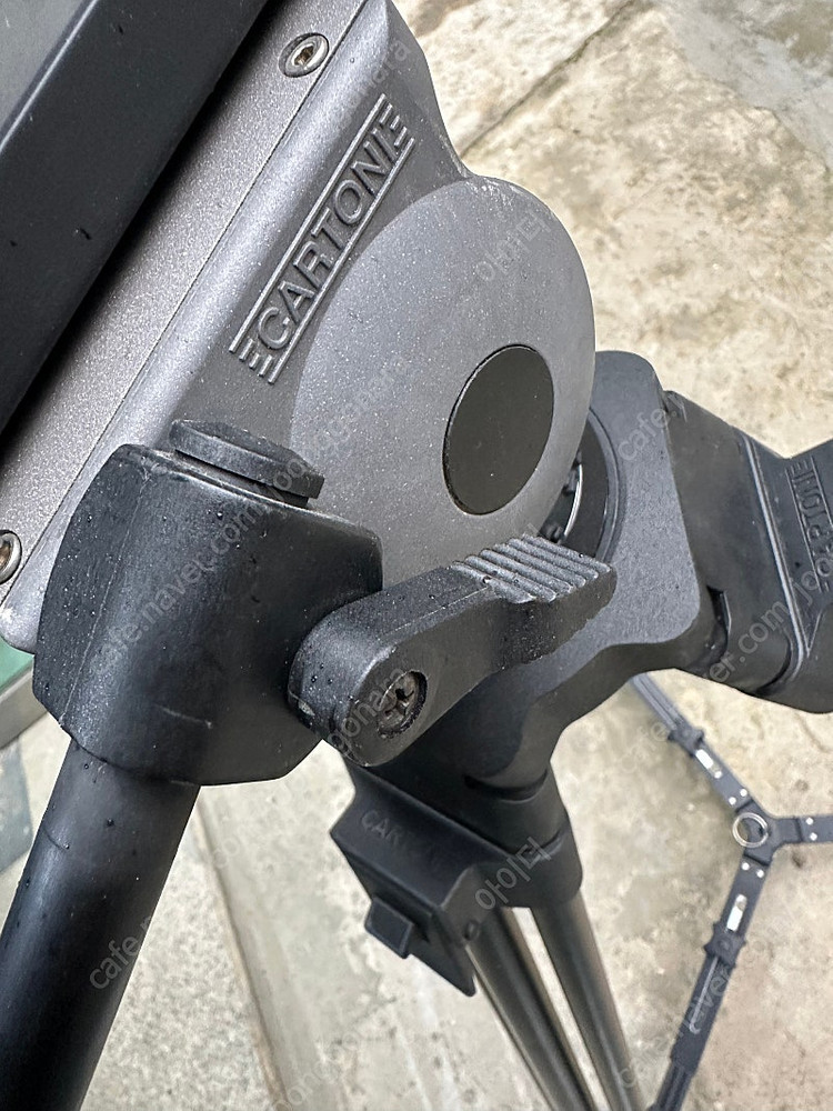 이태리 카토니 cartoni 삼각대와 유압헤드 이미지