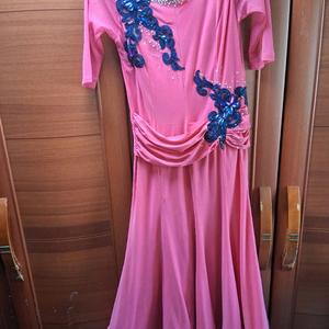 여성용 댄스스포츠 고급드레스 싸게 팝니다(사이즈는 66)