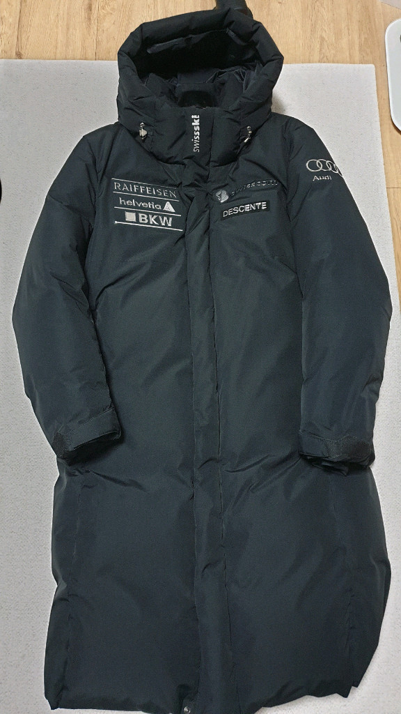 데상트 롱패딩--1