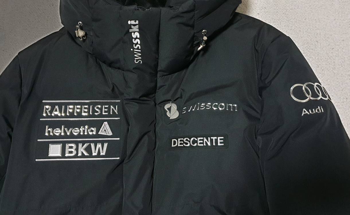 데상트 롱패딩--2