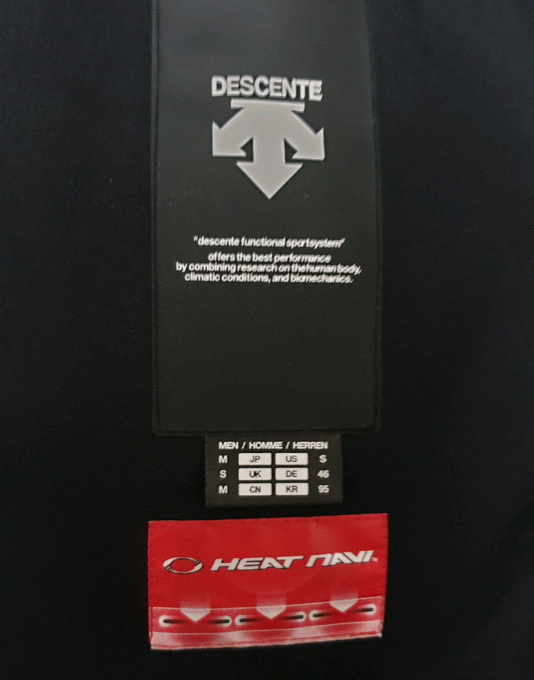 데상트 롱패딩--3