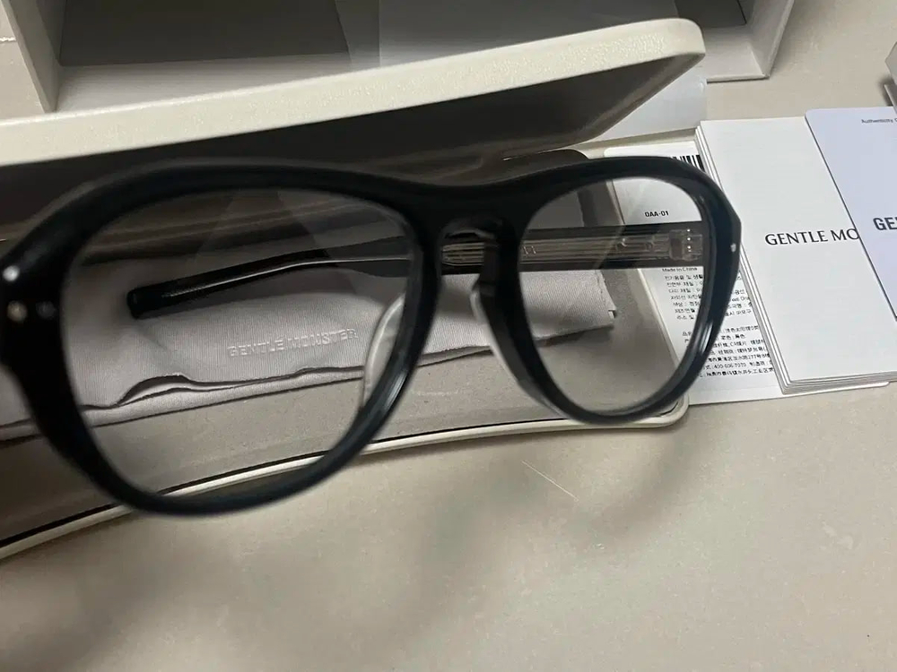 젠틀몬스터 오아 OAA 01 Y2K 김나영 안경 이미지