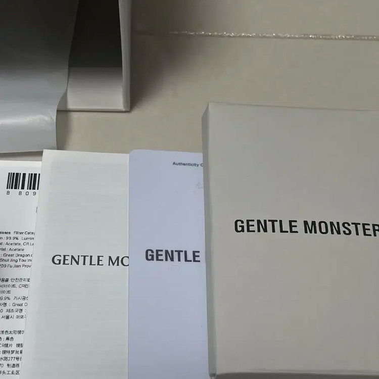 젠틀몬스터 오아 OAA 01 Y2K 김나영 안경 이미지