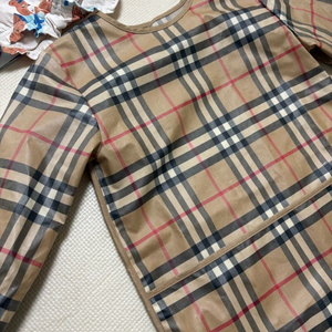 버버리 가운 빕 턱받이