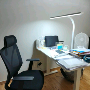 루나랩 책상,에르먼 의자,파파와이드조명 함께 판매합니다