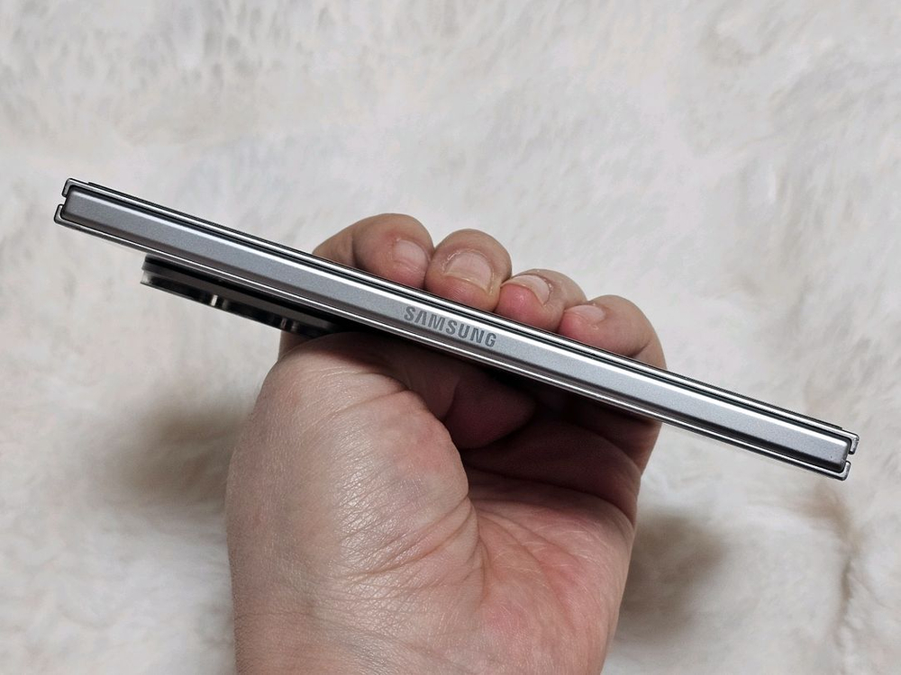 갤럭시 Z폴더7 실버 512GB 이미지