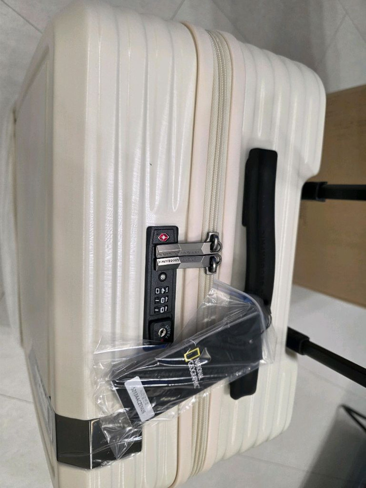 내셔널지오그래픽 18인치 캐리어--4