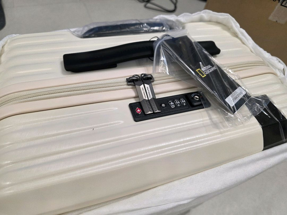 내셔널지오그래픽 18인치 캐리어--8