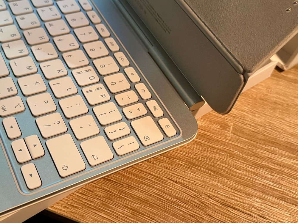 애플 매직키보드 11인치 m4,m5 새상품 팝니다--1