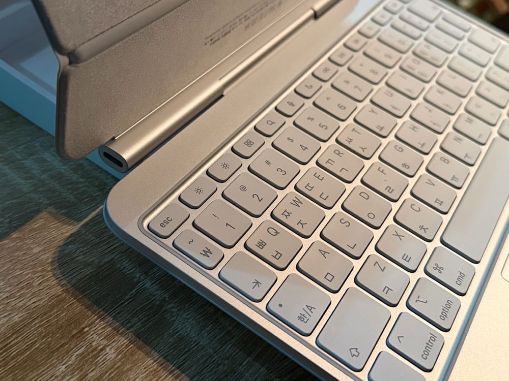 애플 매직키보드 11인치 m4,m5 새상품 팝니다--2