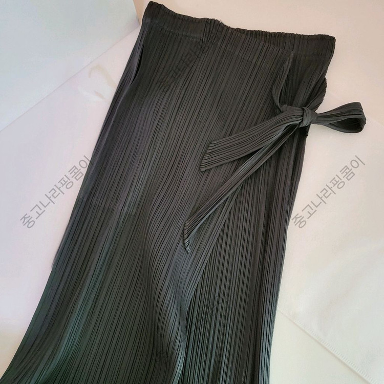 플리츠플리즈 이세이미야케 랩스커트 블랙 3사이즈--4