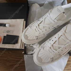 발렌티노 VLTN 밴드 스니커즈 43(280)사이즈 미착용 새상품 50만원에 판매 합니다. 이미지