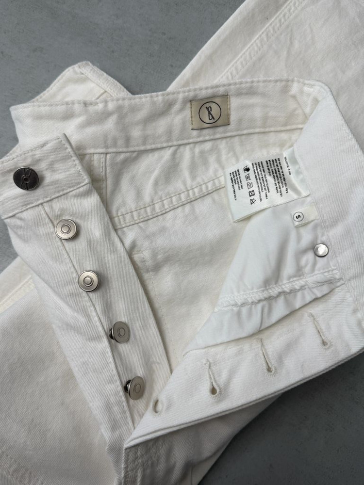 식스앤어하프 화이트진 S 판매해요 이미지