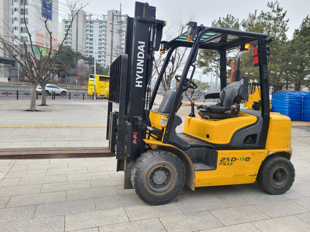 [개인/급매] 22년식 현대 2.5톤 지게차(25D-9B) / 2,500시간 / 자동발 4스풀[2100] 이미지