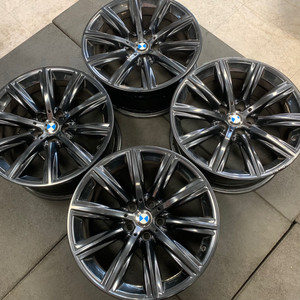 18인치 BMW520I G30 럭셔리 유광블랙 중고휠 1대분 (기스있음)