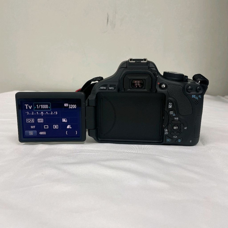 캐논 EOS 600D DSLR 카메라 이미지